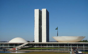 Dos 513 deputados, 31 foram eleitos sem atingir a cláusula de barreira