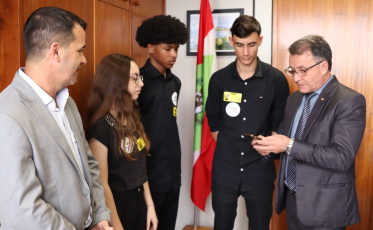 Em Brasília, Câmara Mirim busca recursos para castrações de cães em Criciúma (ÁUDIO)