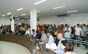 Protestos marcaram sessão da Câmara de Vereadores de Içara