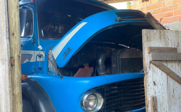 Em um pavilhão, caminhão pega fogo em Araranguá