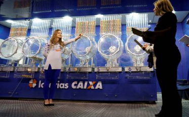 Caminhão da Sorte das Loterias Caixa em Criciúma