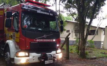 Região é castigada por temporal com ventos de quase 100 km/h (VÍDEOS)