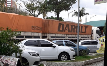 Os caminhões no Centro. O problema está de volta