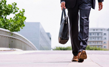 Devido à crise, brasileiros estão andando mais a pé