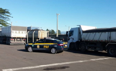 Carreta é flagrada com quase 40 toneladas acima do permitido na BR-101