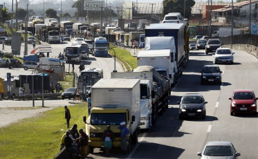 Caminhoneiros vão ter prioridade em campanha de vacinação contra gripe