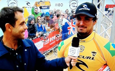 Um criciumense levando o Tigre para o Mundial de Surfe