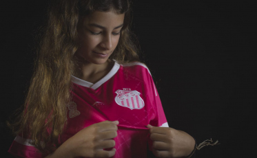 Primeiro lote de camisas esgota em três horas de vendas no Caravaggio