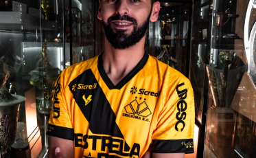 Em comemoração ao acesso à Série A e títulos no Catarinense, Criciúma lança camisa especial