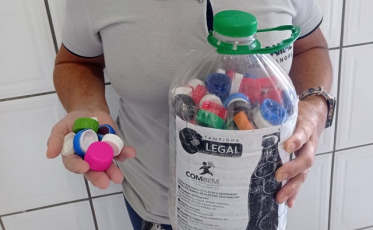 Servidores do SAMAE arrecadam tampinhas para ajudar instituições sociais