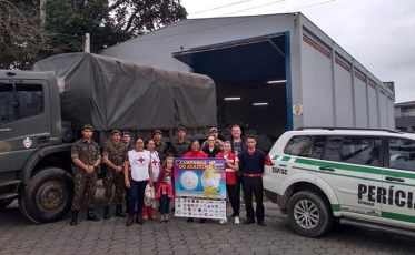 Mais de 550 famílias receberam itens da Campanha do Agasalho
