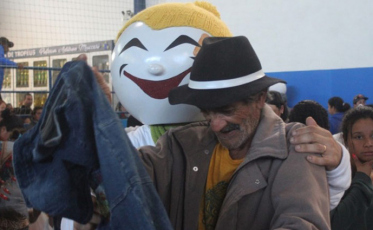 Nova entrega de agasalhos beneficiou 1,2 mil famílias