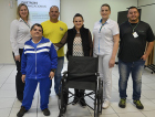 Apae de Cocal do Sul recebe cadeira de rodas por meio do Lacre Solidário