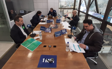 Alfinetadas e propostas: o debate de Araranguá na Som Maior