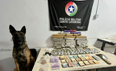 PM apreende drogas e mais de R$ 12 mil em Araranguá