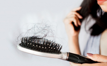 Queda de cabelo pós covid é comum; entenda o porquê 