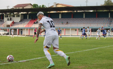Com gol nos acréscimos, Caçador vence o Criciúma