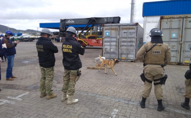 PF e Receita fazem fiscalização conjunta no porto de Imbituba