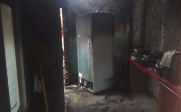 Casa pega fogo em Laguna