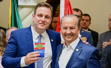 Acompanhe ao vivo: filiação de Guidi com Jorginho Mello