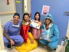 Criança de quatro anos conclui tratamento de radioterapia e ganha festa temática