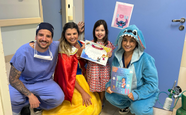 Criança de quatro anos conclui tratamento de radioterapia e ganha festa temática