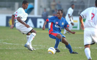 Quando Edilson Capetinha 'infernizou' o Corinthians, mas foi expulso de forma inusitada