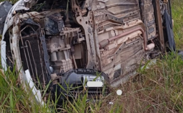 Criciúma: motorista capota carro no bairro São Simão