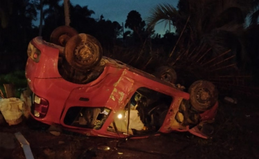 Motorista embriagado capota carro em Urussanga