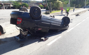 Motorista capota veículo e é encaminhado ao hospital em Cocal do Sul