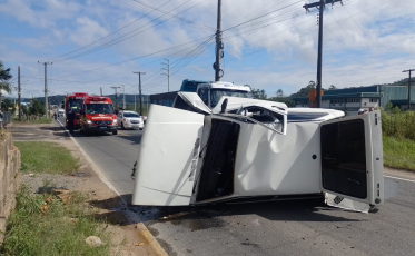Jovem capota o veículo e fica ferido em Urussanga