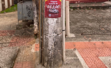 Poluição visual: cartazes ainda não removidos em Criciúma