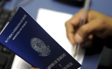 Taxa de desemprego recua para 11,2% em janeiro, diz IBGE