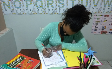 Sem aulas presenciais, alunos trocam cartinhas no Rincão