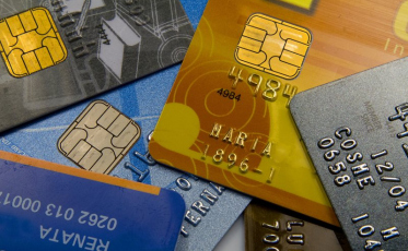 Juros do rotativo do cartão caem para quem paga a fatura em dia