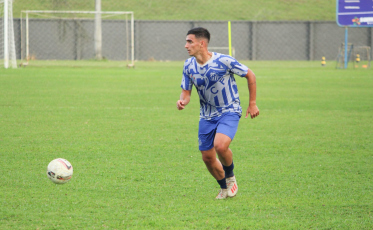 Caravaggio realiza treino tático no Estádio da Montanha