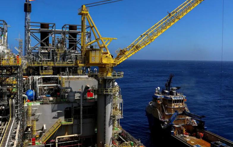 Alta do petróleo com guerra no Oriente Médio encarece produção e afeta setores no Sul de SC