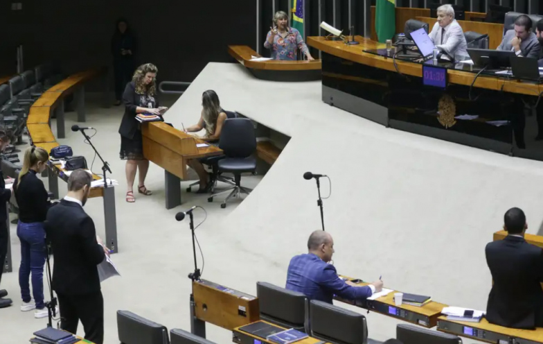 Câmara oculta autores de R$ 1,3 bilhão em emendas e dificulta fiscalização