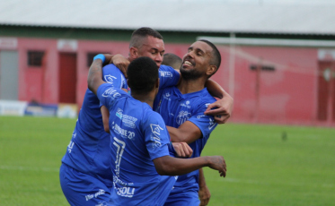 Caravaggio vence e mantém a liderança