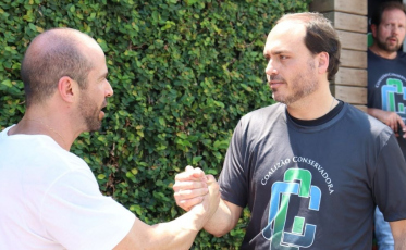 Carlos Bolsonaro em Criciúma: 'Sou só mais um migrante que vem para cá'