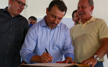 Em Tubarão, governador repassa recursos para acessos ao litoral