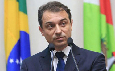 Comitiva do governador a caminho de Criciúma