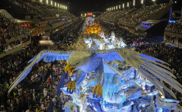 Carnaval: venda de ingressos para desfile na Sapucaí segue presencial