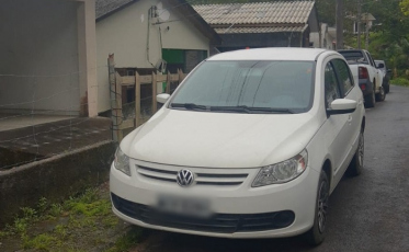 Agora: carro furtado é recuperado e três são detidos 