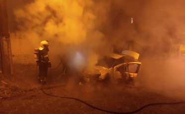 Carro é incendiado em Criciúma 