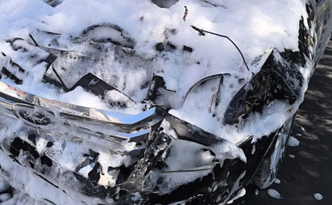 Criciúma: incêndio atinge motor de carro após colisão na avenida Centenário