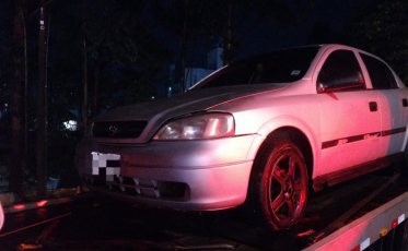 Carro com registro de furto é apreendido e homem é preso em Criciúma