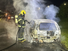 Carro fica destruído por incêndio às margens da BR-101, em Maracajá