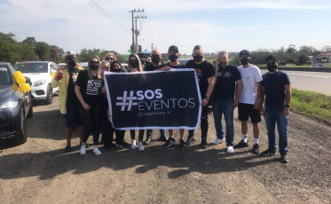 O setor de eventos do sul protesta na BR-101