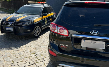 PRF recupera carro de Içara e dona se emociona